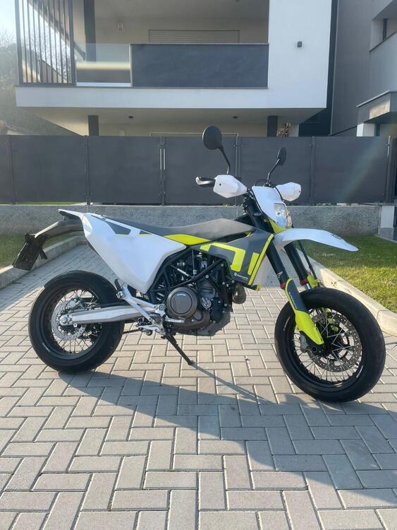 Husqvarna 701 Supermoto (2020)