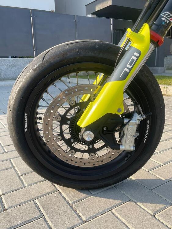 Husqvarna 701 Supermoto (2020) (3)