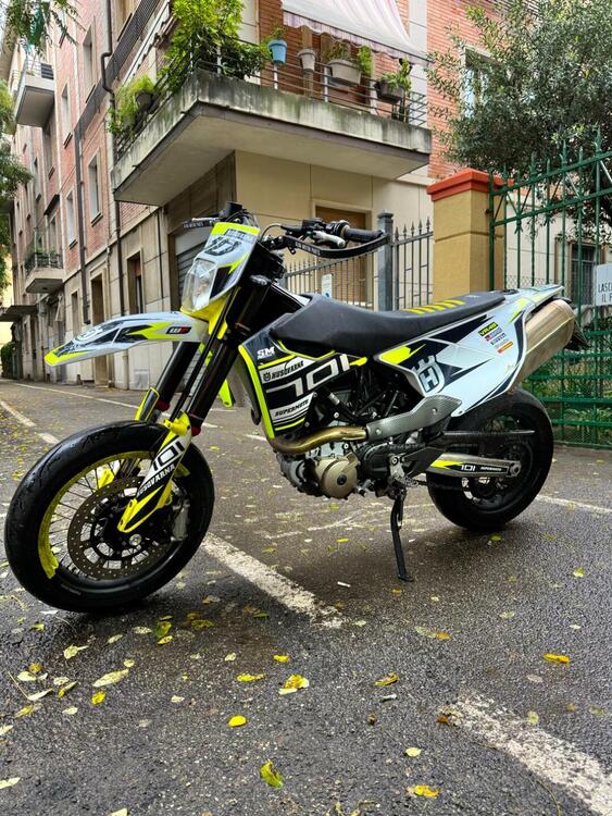 Husqvarna 701 Supermoto (2022) (4)