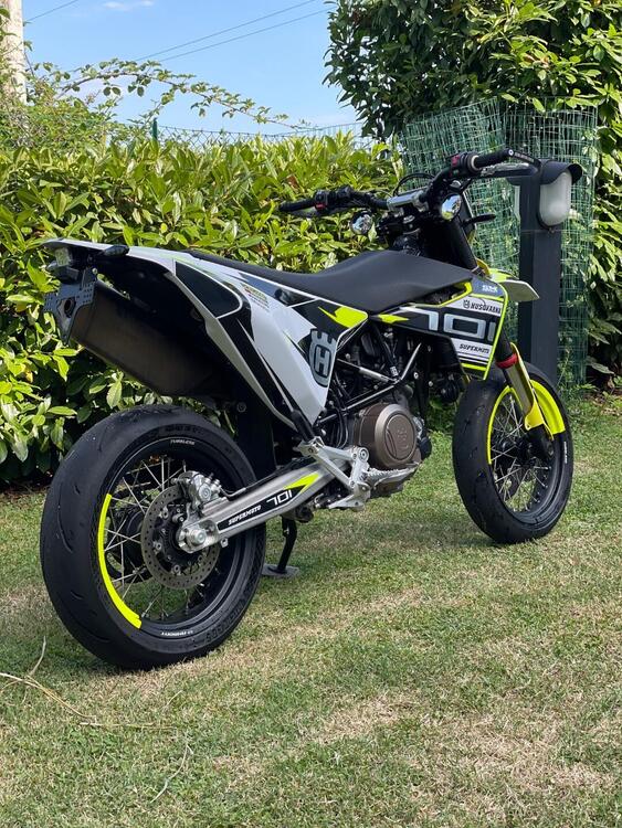 Husqvarna 701 Supermoto (2022) (5)