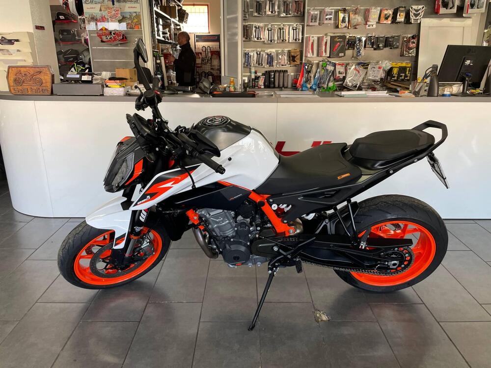 KTM 890 Duke R (2021)