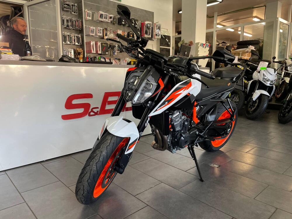 KTM 890 Duke R (2021) (2)