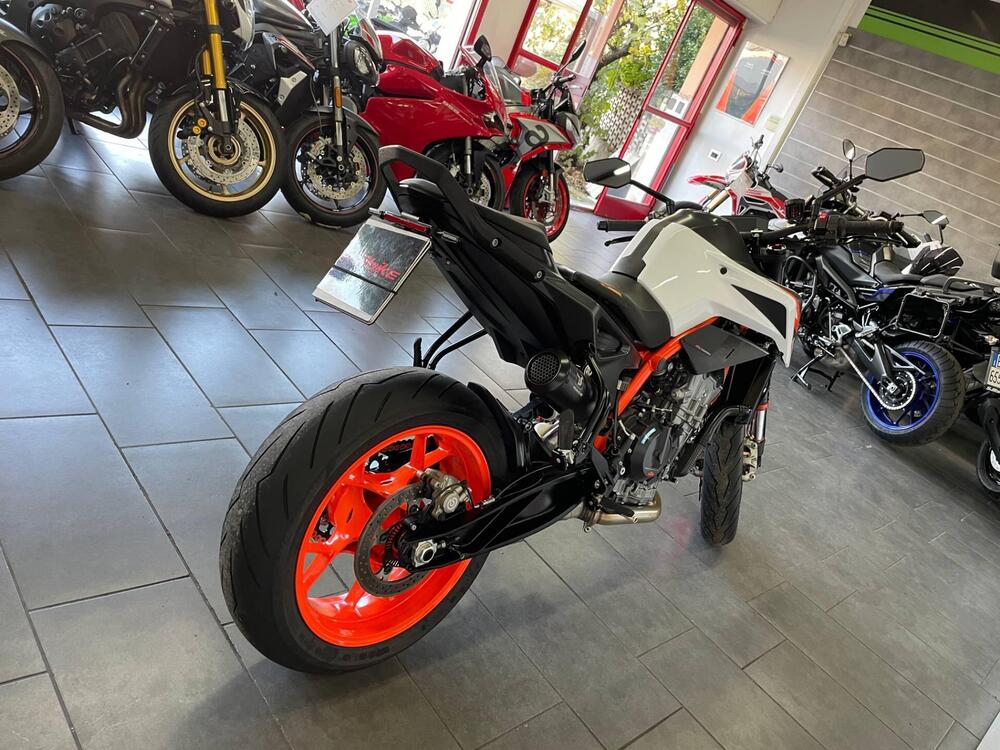 KTM 890 Duke R (2021) (5)