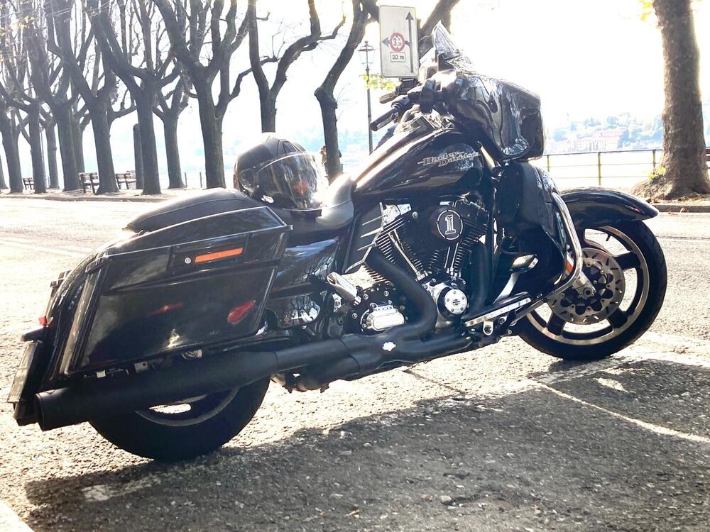 Harley-Davidson 1690 Street Glide (2011 - 13) - FLHX