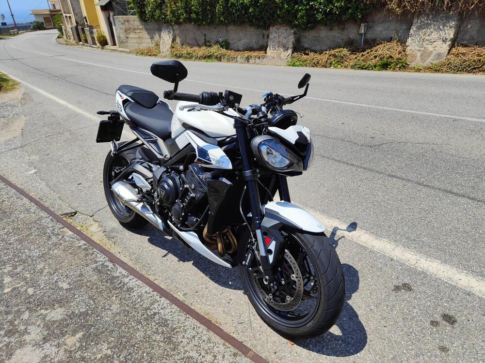 Triumph Street Triple 765 R (2023 - 24) (2)