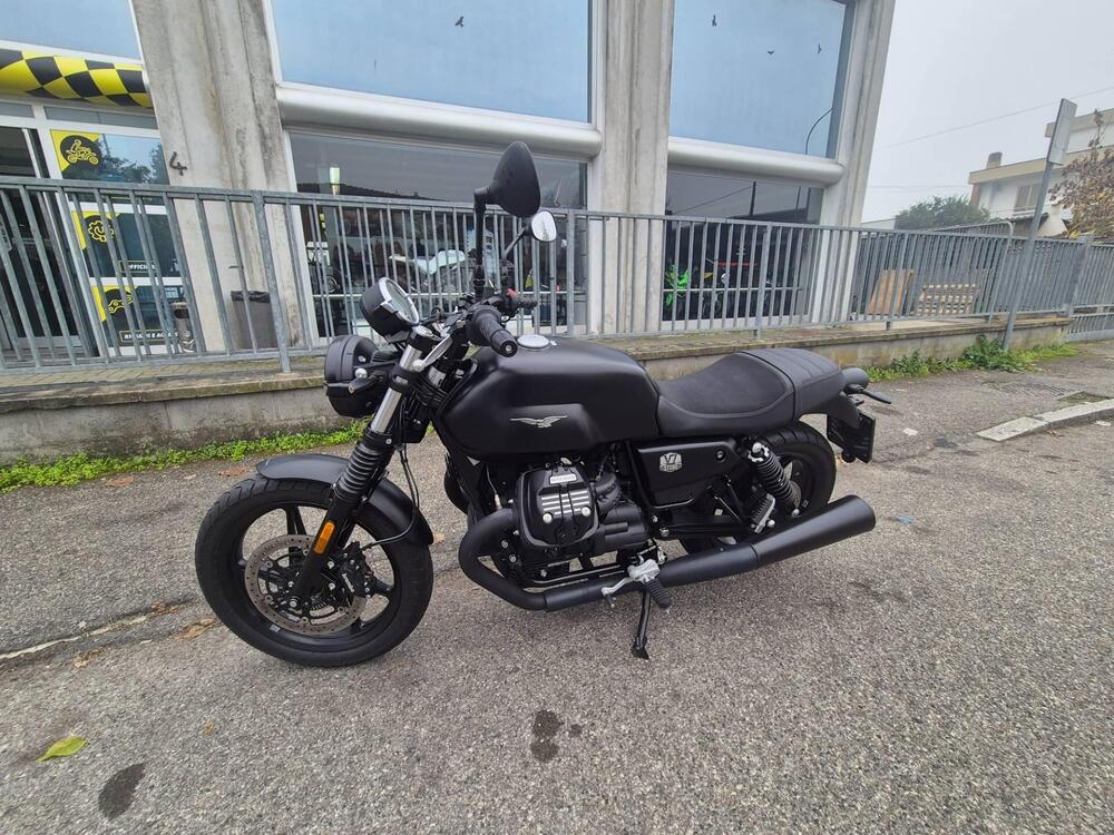 Moto Guzzi V7 Stone (2021 - 24) (2)