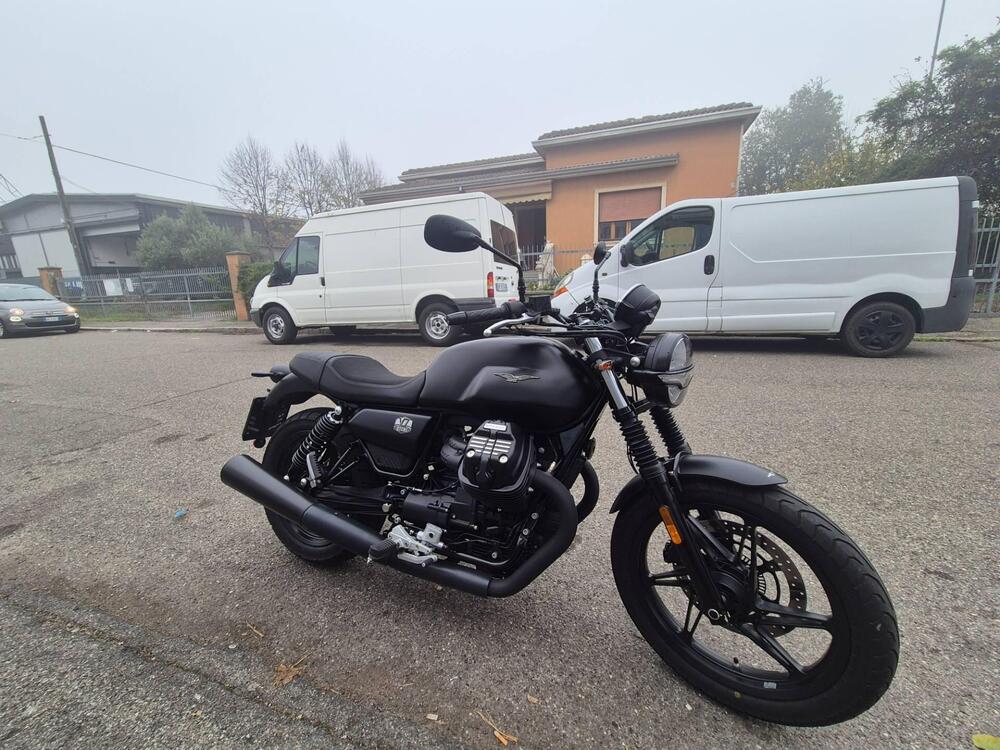 Moto Guzzi V7 Stone (2021 - 24) (5)