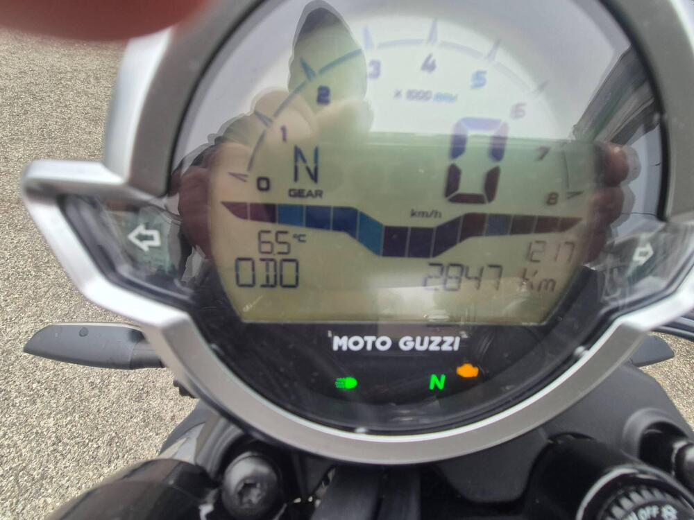 Moto Guzzi V7 Stone (2021 - 24)