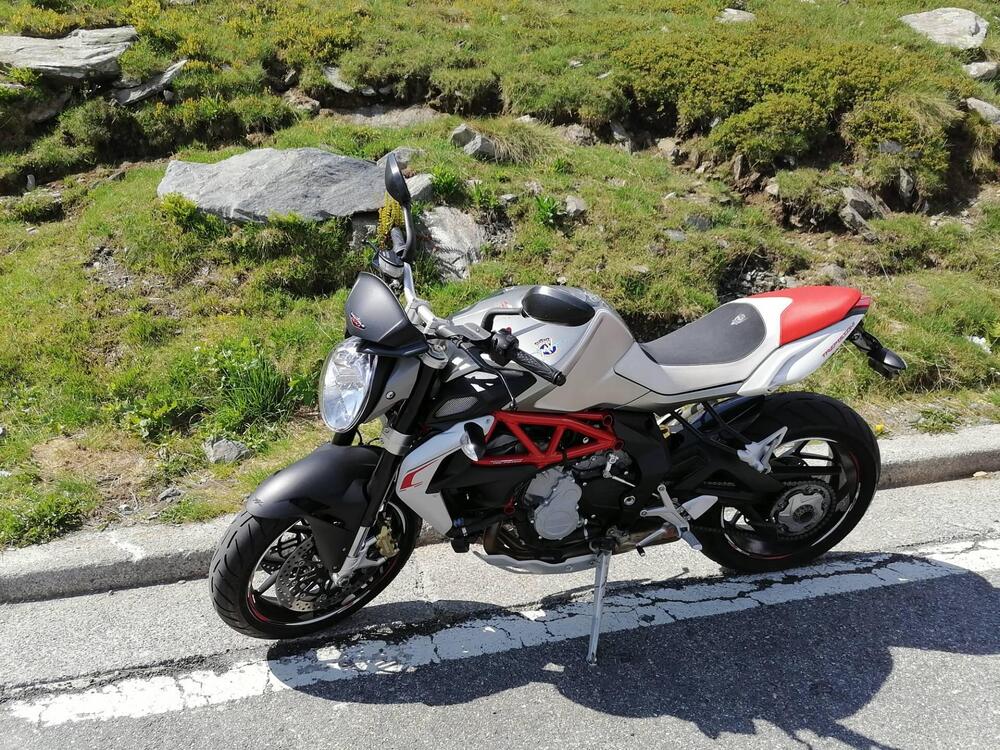 MV Agusta Brutale 800 (2012 - 15) (2)