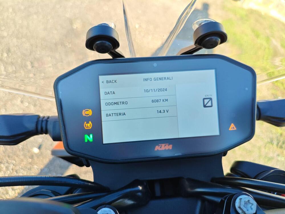 KTM 890 Duke R (2022 - 23) (5)