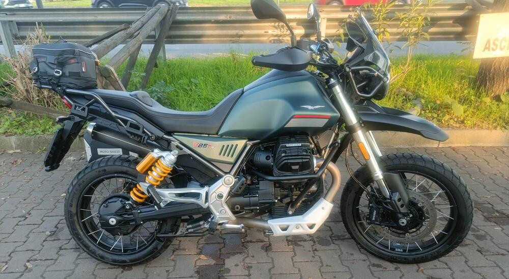 Moto Guzzi V85 TT (2021 - 23) (2)