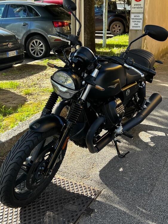 Moto Guzzi V7 Stone (2021 - 24)