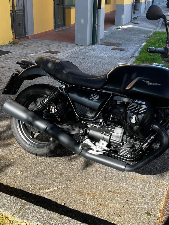 Moto Guzzi V7 Stone (2021 - 24) (2)