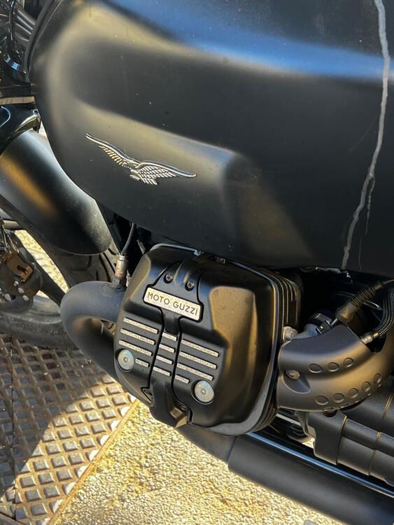 Moto Guzzi V7 Stone (2021 - 24) (3)