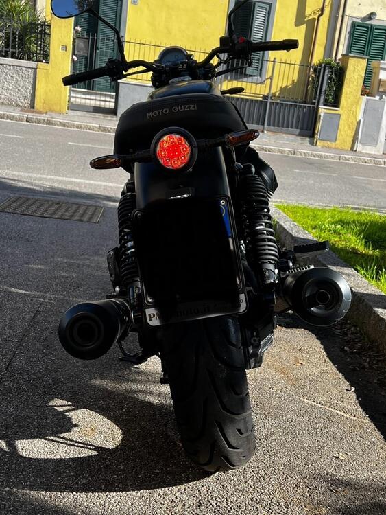 Moto Guzzi V7 Stone (2021 - 24) (5)