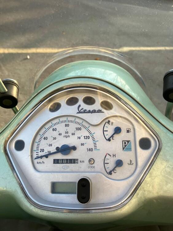 Vespa Granturismo 200 L (4)