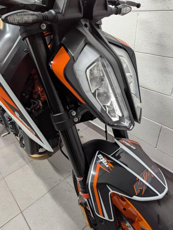 KTM 890 Duke R (2021) (4)