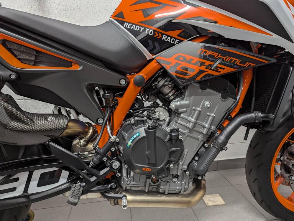 KTM 890 Duke R (2021) (2)