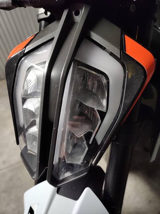 KTM 890 Duke R (2021) (3)