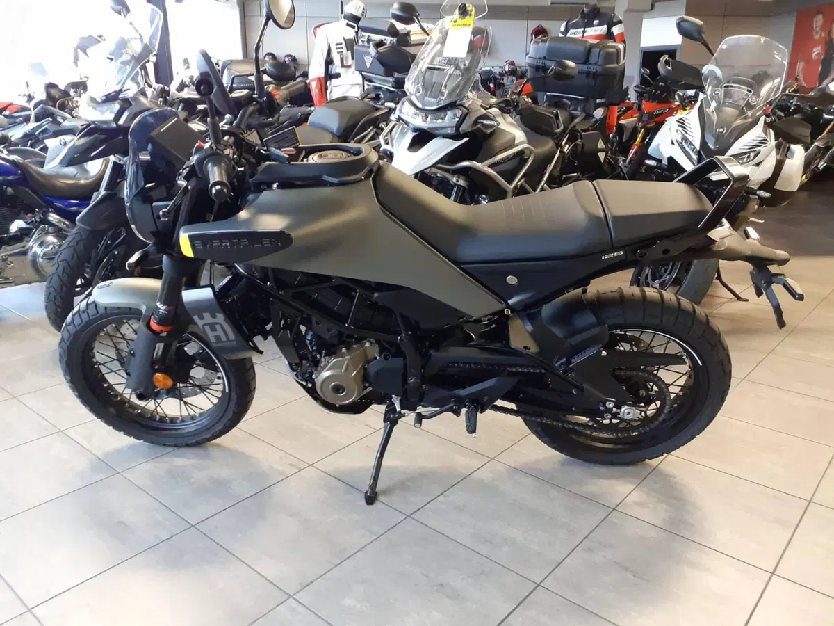 Husqvarna Svartpilen 125 (2024 - 26) (2)