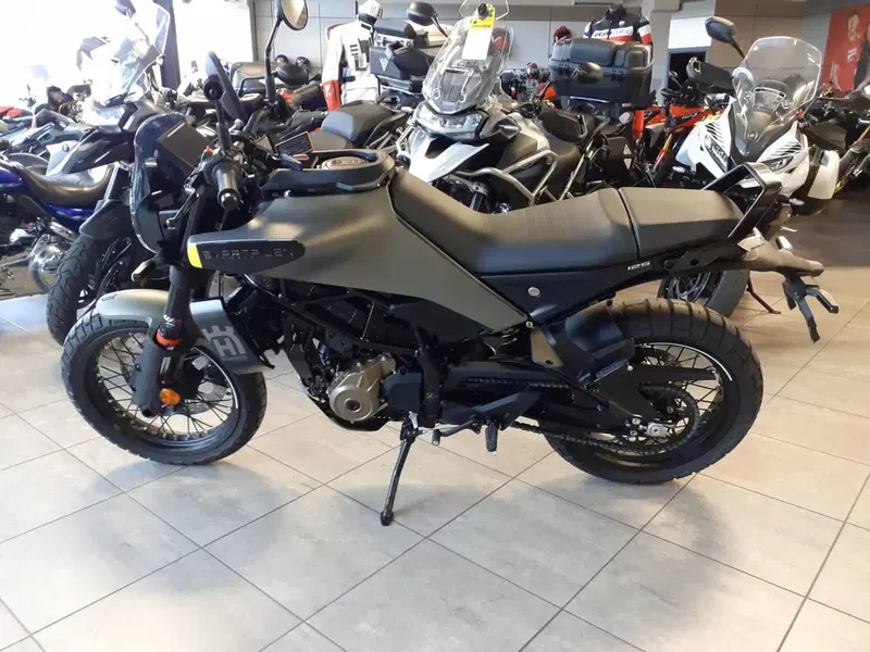 Husqvarna Svartpilen 125 (2024 - 26) (2)