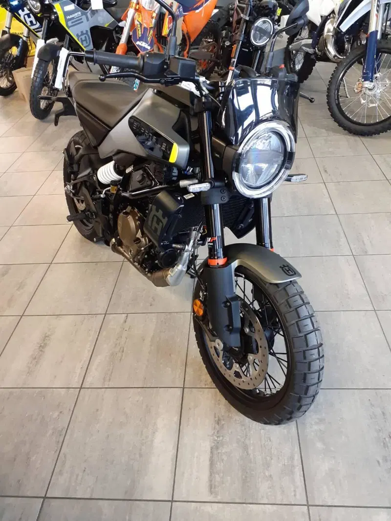 Husqvarna Svartpilen 125 (2024 - 26) (7)