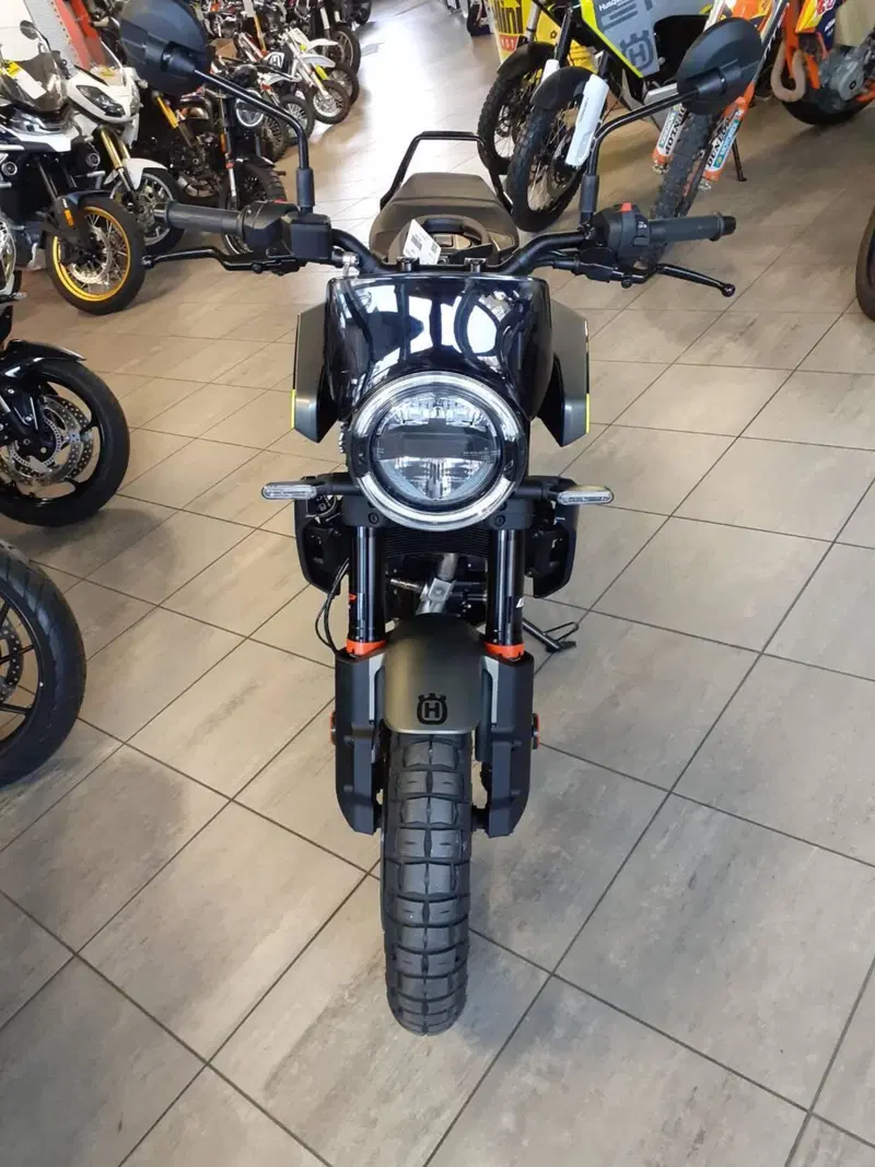 Husqvarna Svartpilen 125 (2024 - 26) (8)