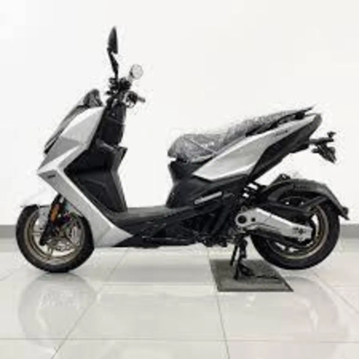 Kymco KRV 200 (2023 - 26) (2)