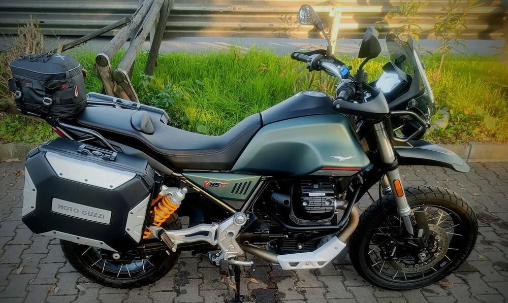 Moto Guzzi V85 TT (2021 - 23) (3)