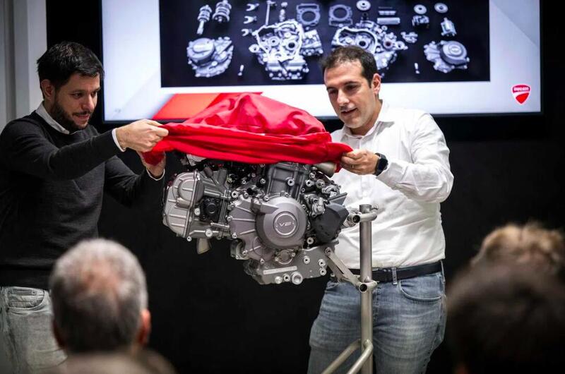 I segreti del nuovo motore V2 Ducati: via il desmo e tanti chili [VIDEO]