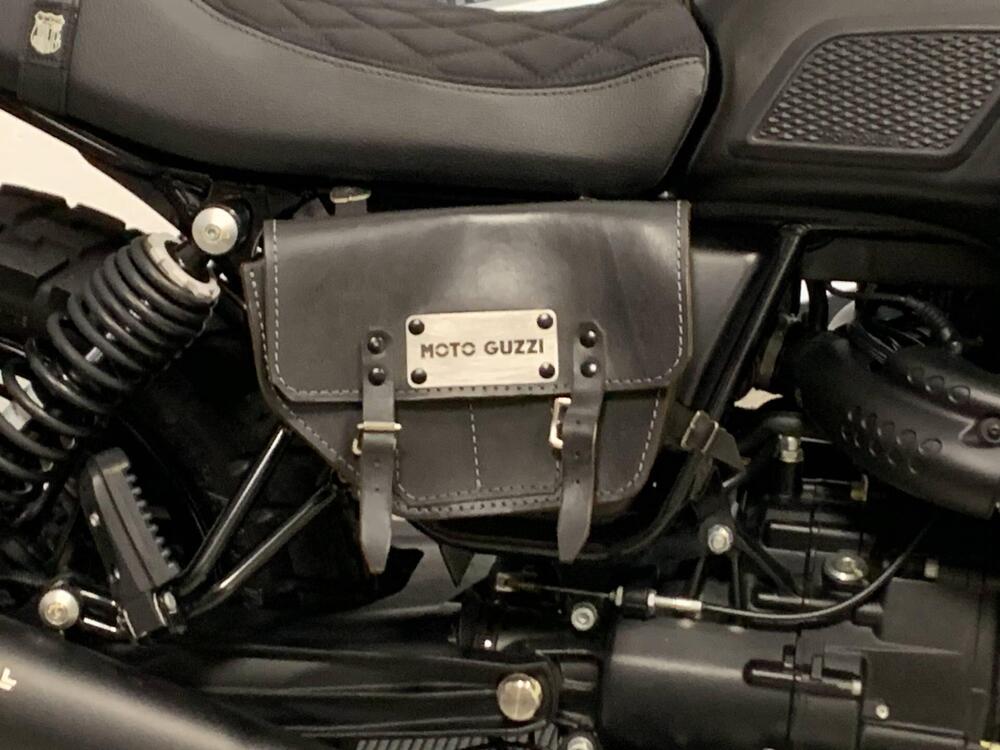 Moto Guzzi V7 Stone (2021 - 24) (2)