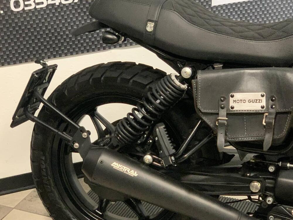 Moto Guzzi V7 Stone (2021 - 24) (3)