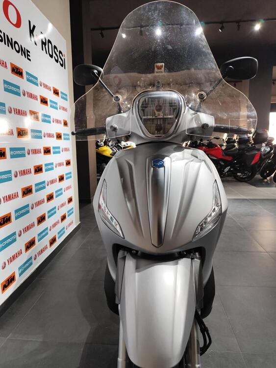 Piaggio Beverly 300 i.e. ABS-ASR (2016 - 20) (2)