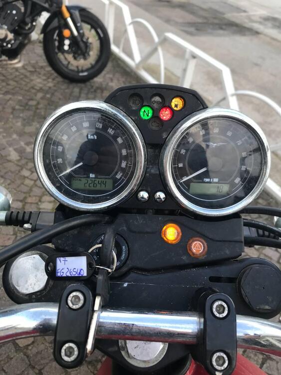 Moto Guzzi V7 II Special (2015 - 17) (2)