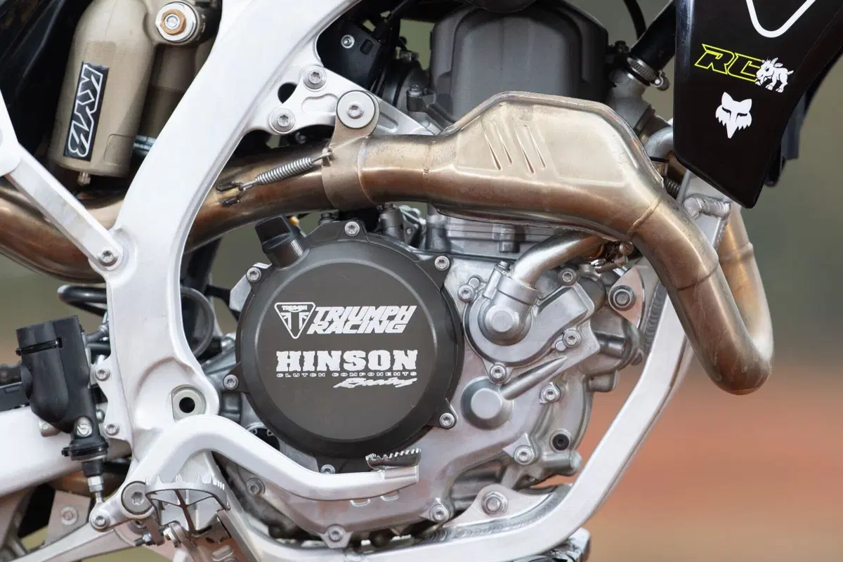 TEST: La nuova Triumph TF 450-RC. Sviluppata da Carmichael, ci ha stupito per il suo motore (2)
