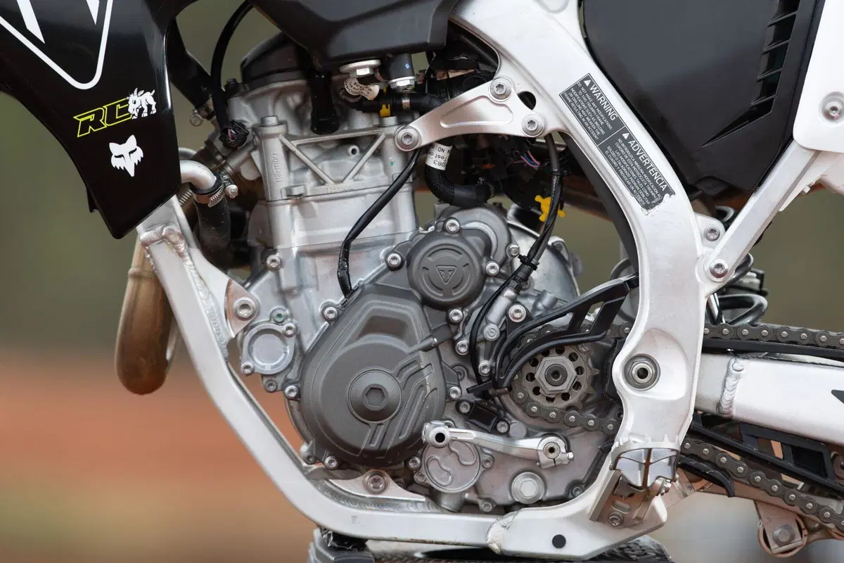 TEST: La nuova Triumph TF 450-RC. Sviluppata da Carmichael, ci ha stupito per il suo motore (3)