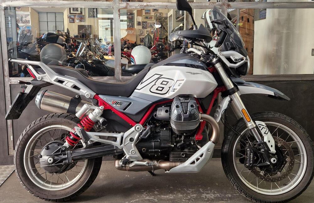 Moto Guzzi V85 TT (2024)