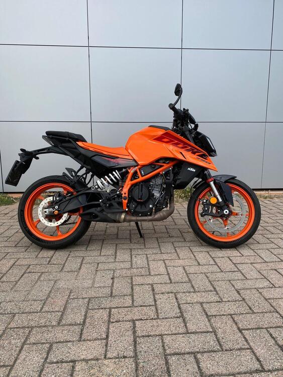 KTM 390 Duke (2024) (4)