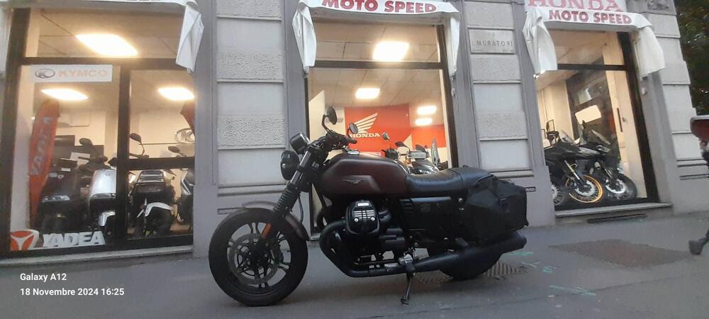 Moto Guzzi V7 III Stone Night Pack (2019 - 20)