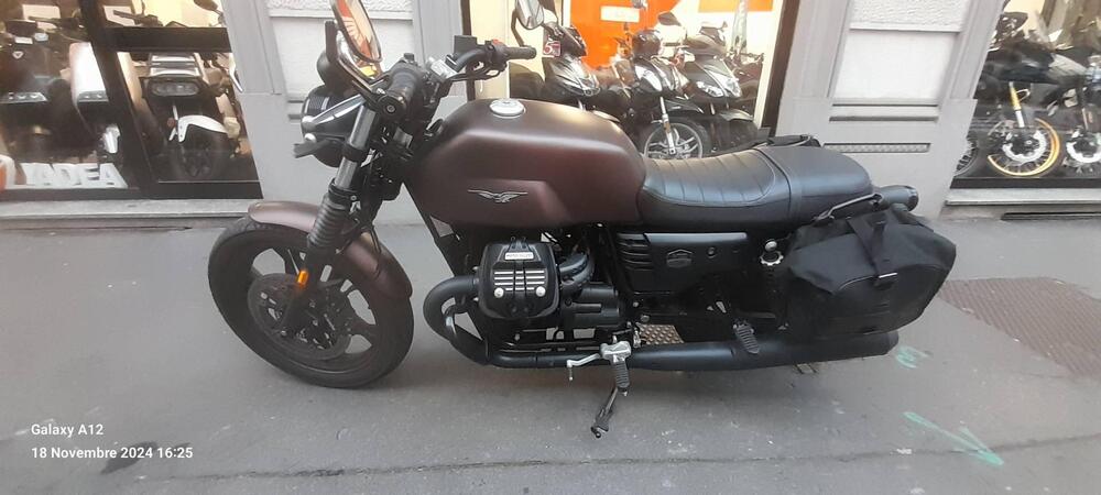 Moto Guzzi V7 III Stone Night Pack (2019 - 20) (4)