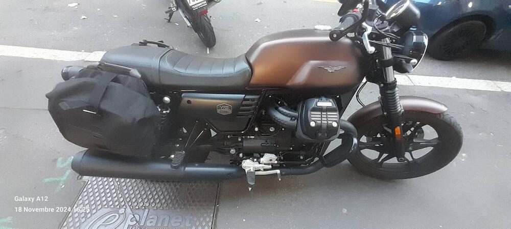 Moto Guzzi V7 III Stone Night Pack (2019 - 20) (3)