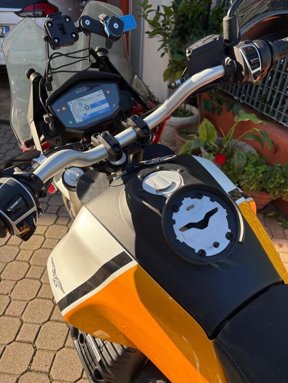 Moto Guzzi V85 TT (2021 - 23) (2)