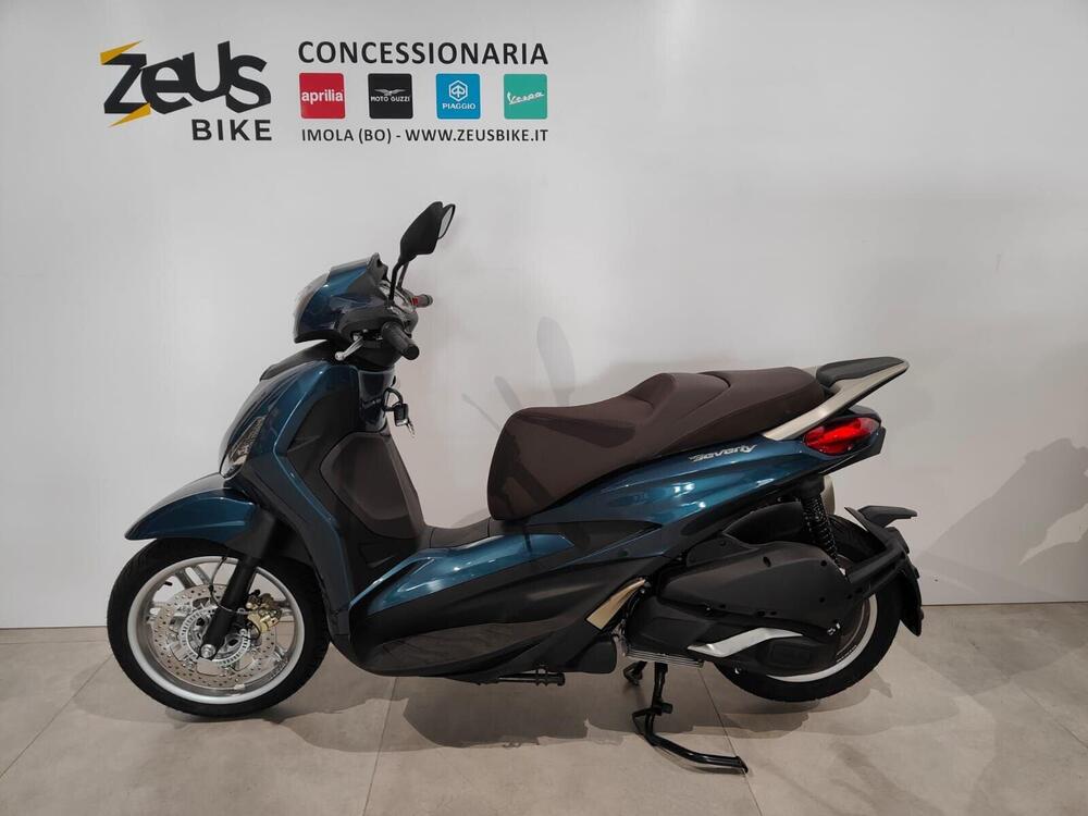 Piaggio Beverly 300 Hpe (2021) (2)