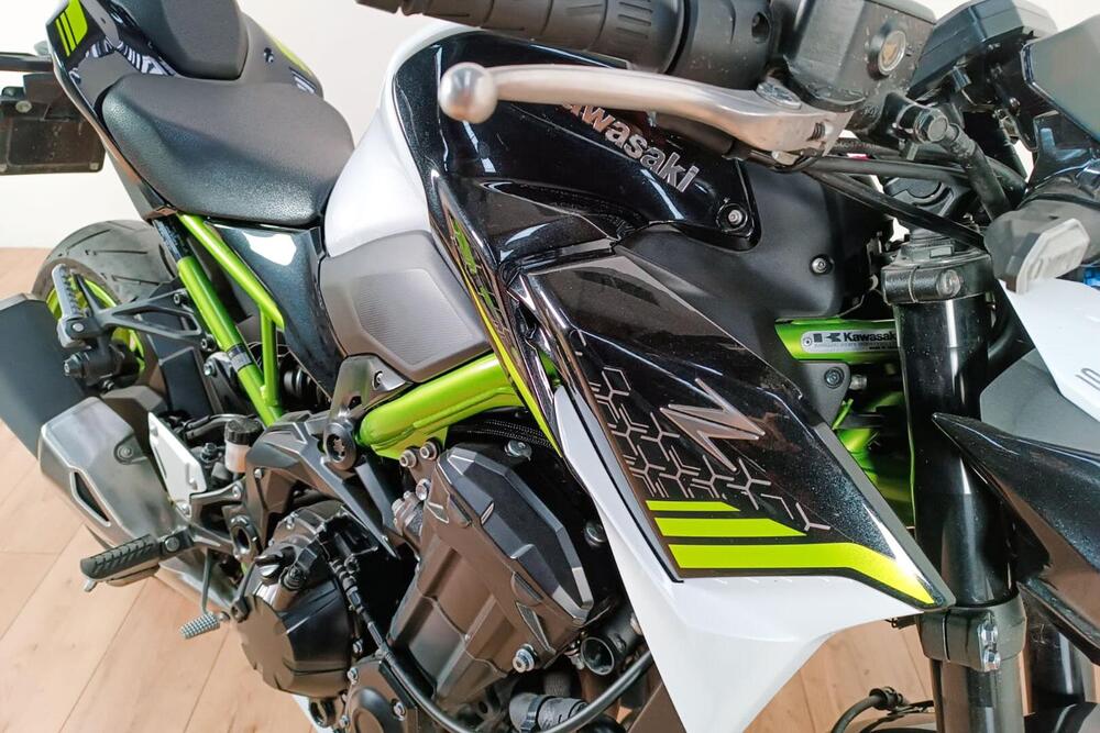 Kawasaki Z 900 (2017 - 18) (5)