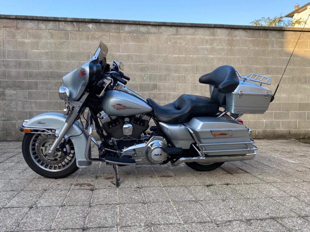 Harley-Davidson 1690 Electra Glide Classic (2010 - 12) - FLHTC (2)