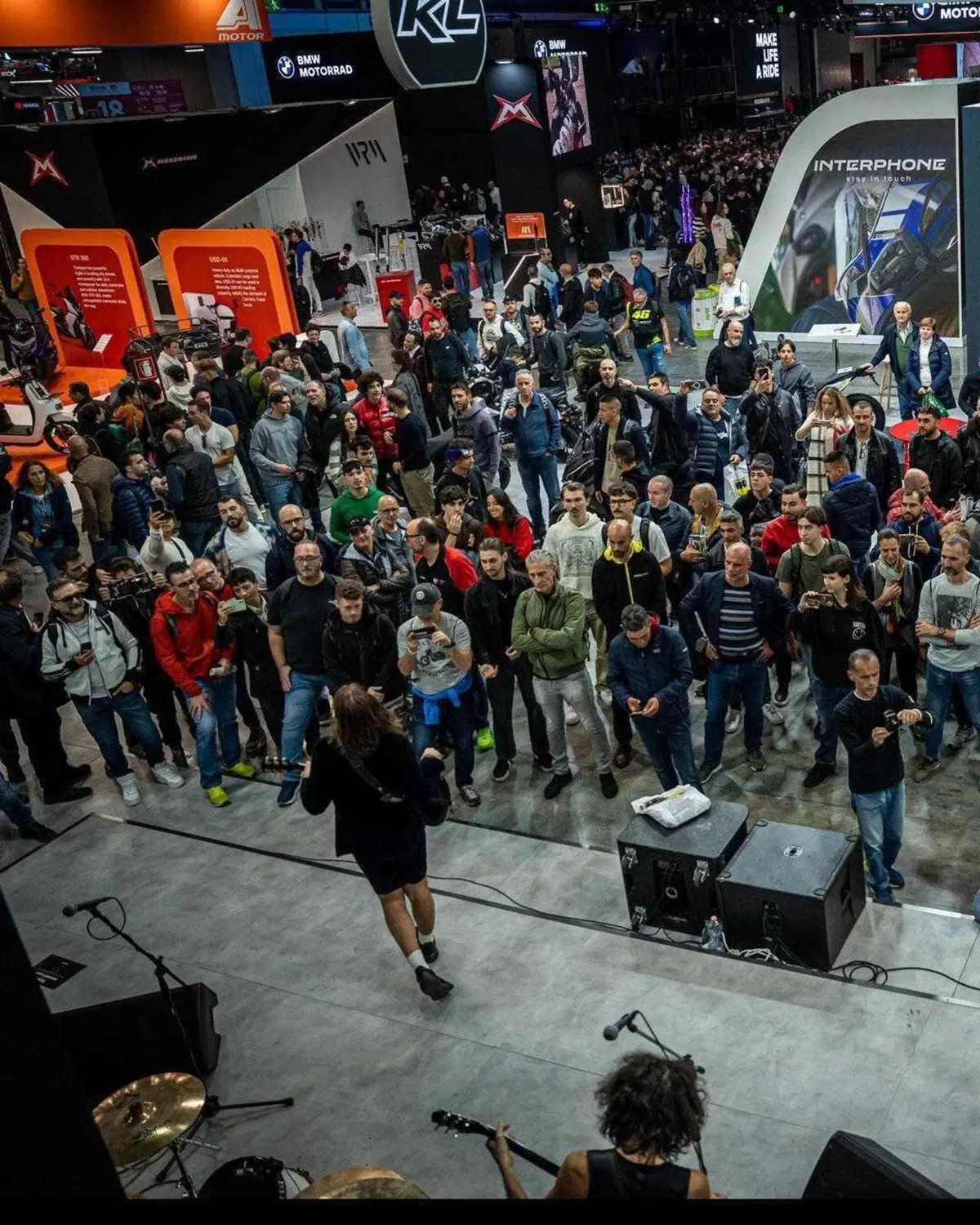 La musica più bella di EICMA 2024 è quella degli Highway to Hell - ACDC Tribute! [VIDEO]
