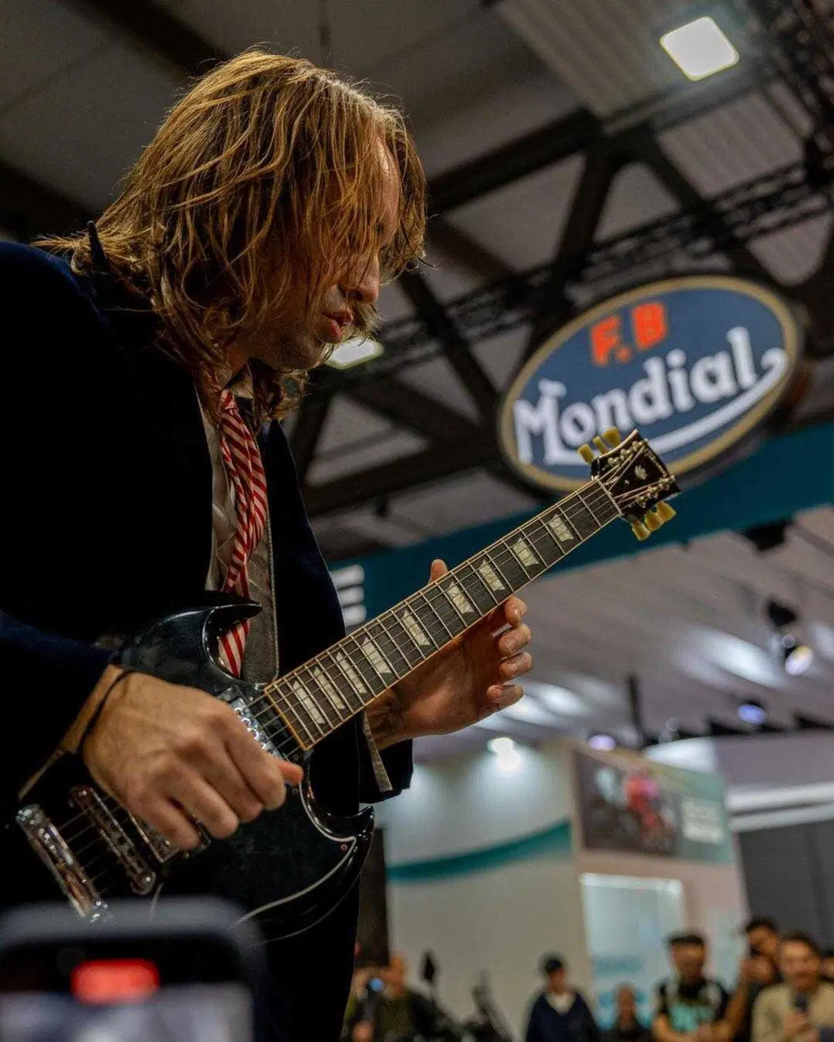 La musica più bella di EICMA 2024 è quella degli Highway to Hell - ACDC Tribute! [VIDEO] (2)