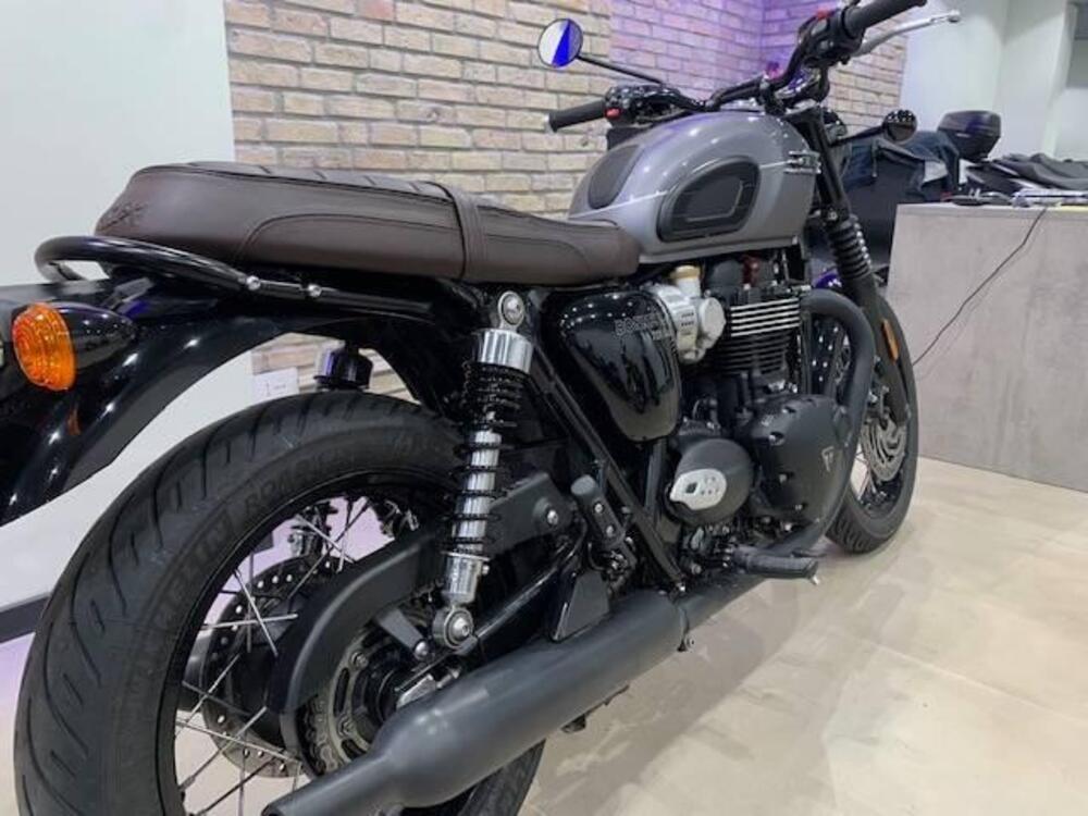 Triumph Bonneville T120 Black Stealth Edition (2024) (4)