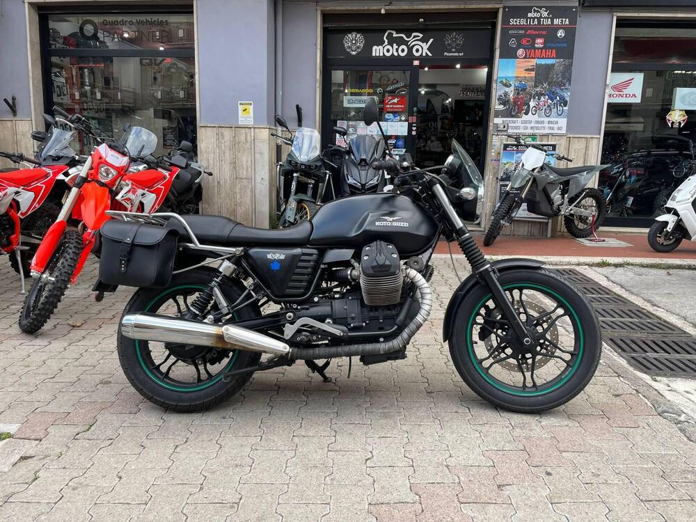 Moto Guzzi V7 Stone (2012 - 15)