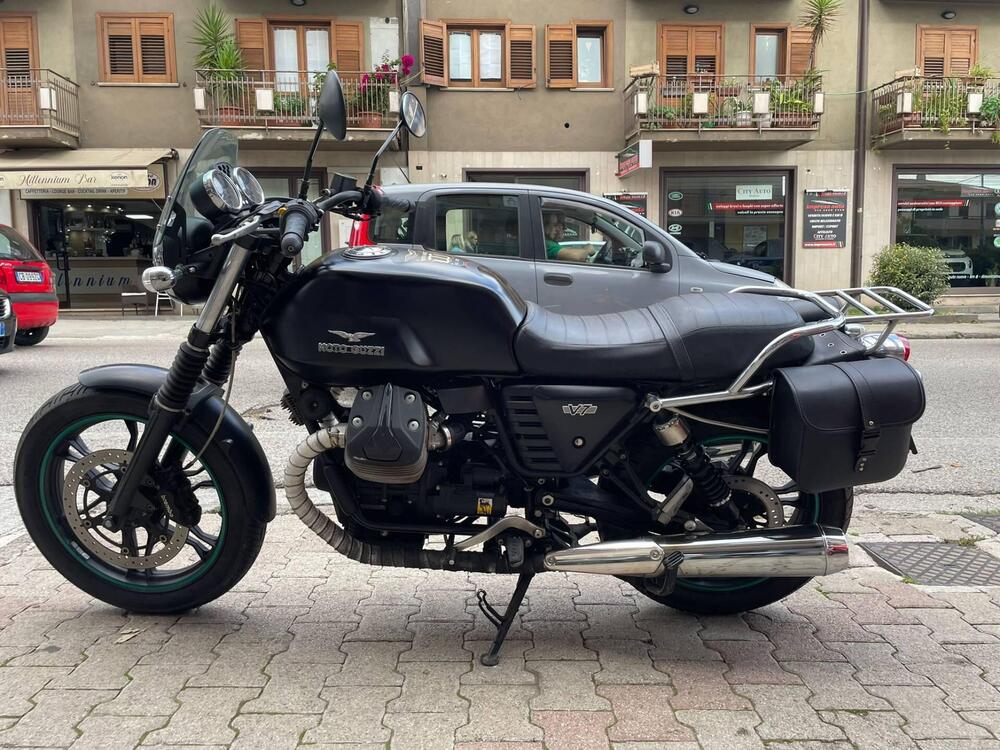 Moto Guzzi V7 Stone (2012 - 15) (3)